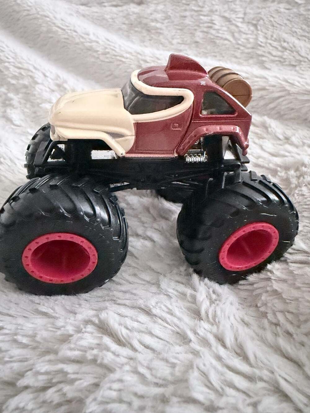 Hot Wheels Monster Trucks Super Mario Donkey Kong 1:64 Scale Die-Cast Vehicle